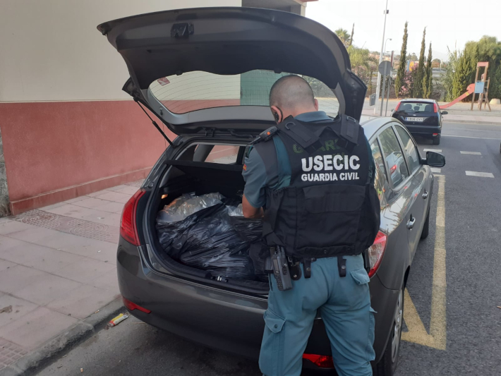 Interceptado un vehculo en Gualchos con 28 kilos de marihuana